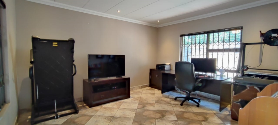 4 Bedroom Property for Sale in Wierda Park Gauteng
