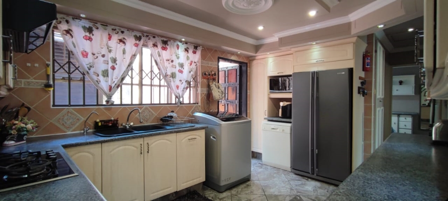4 Bedroom Property for Sale in Wierda Park Gauteng
