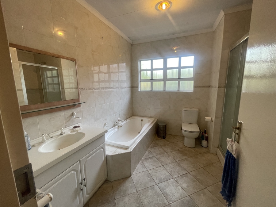 4 Bedroom Property for Sale in Bedford Gardens Gauteng