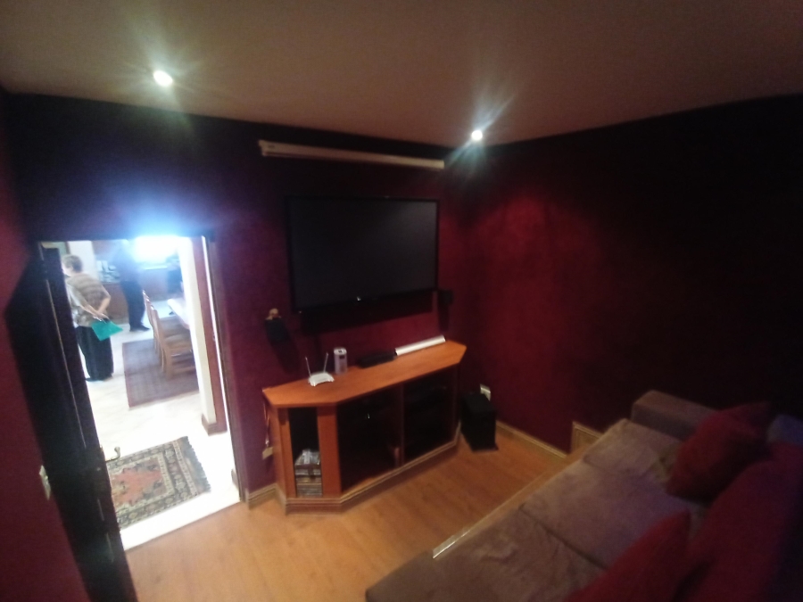 4 Bedroom Property for Sale in Linmeyer Gauteng