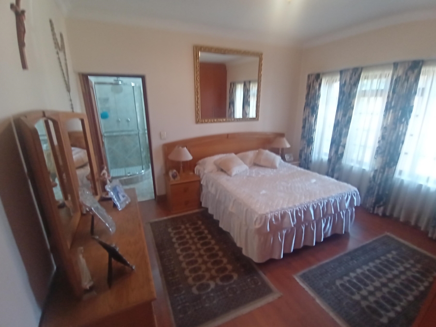 4 Bedroom Property for Sale in Linmeyer Gauteng
