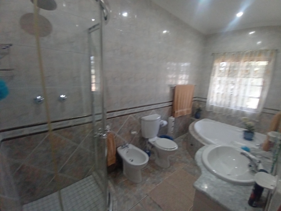 4 Bedroom Property for Sale in Linmeyer Gauteng