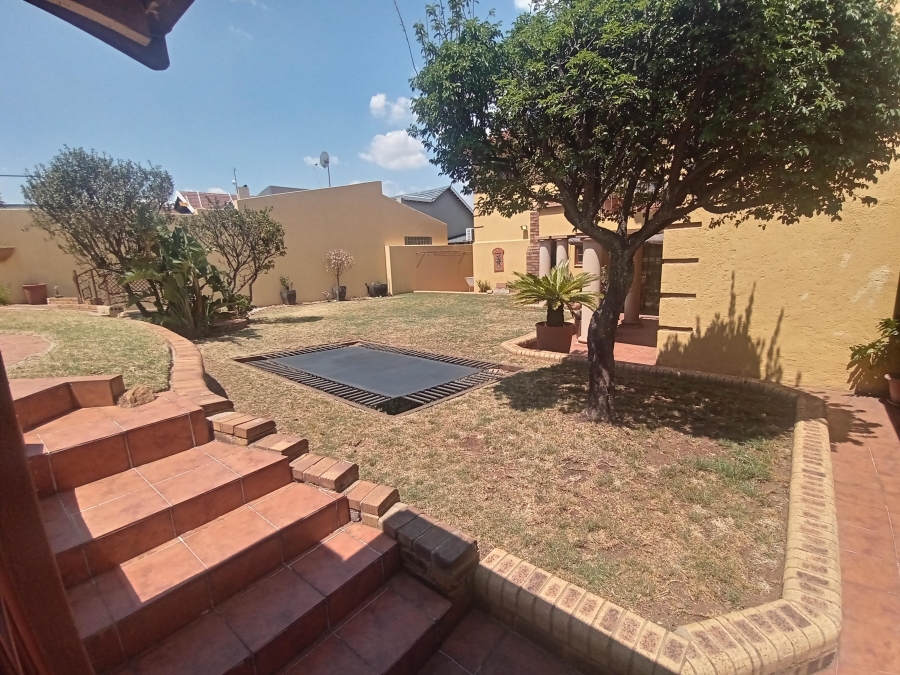 4 Bedroom Property for Sale in Linmeyer Gauteng