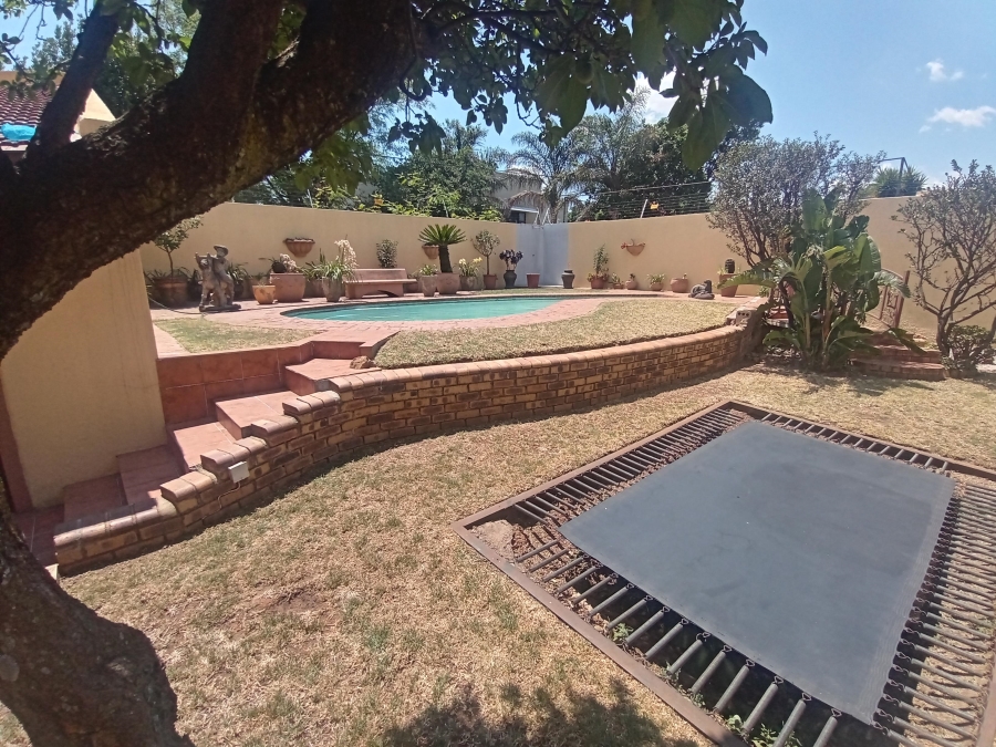 4 Bedroom Property for Sale in Linmeyer Gauteng