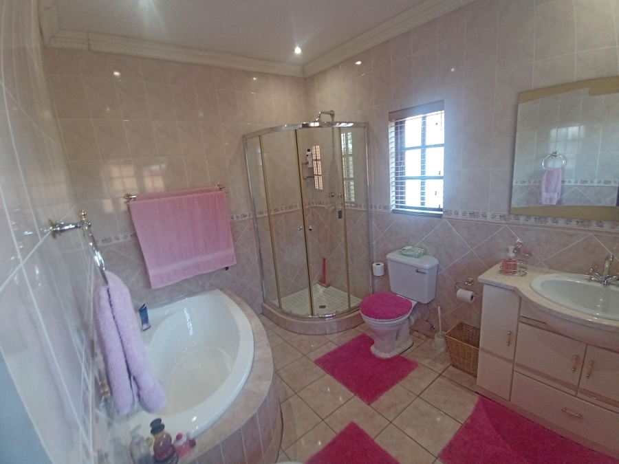 4 Bedroom Property for Sale in Linmeyer Gauteng