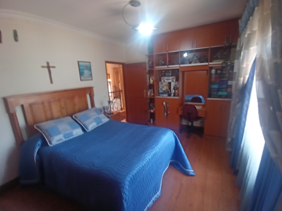 4 Bedroom Property for Sale in Linmeyer Gauteng