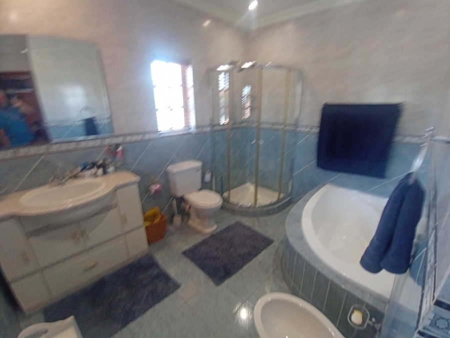 4 Bedroom Property for Sale in Linmeyer Gauteng