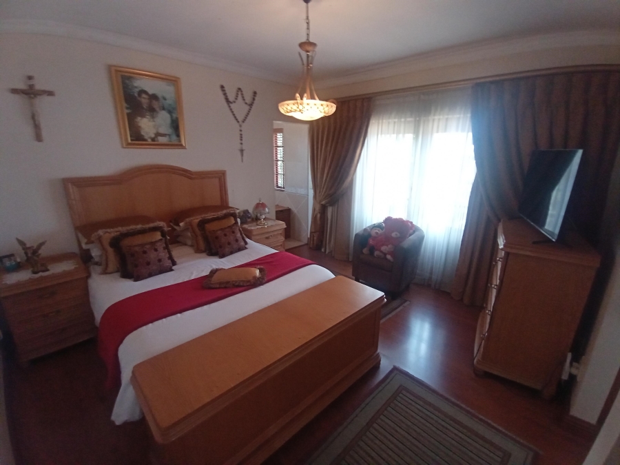 4 Bedroom Property for Sale in Linmeyer Gauteng