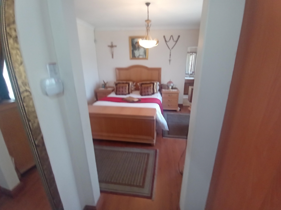 4 Bedroom Property for Sale in Linmeyer Gauteng