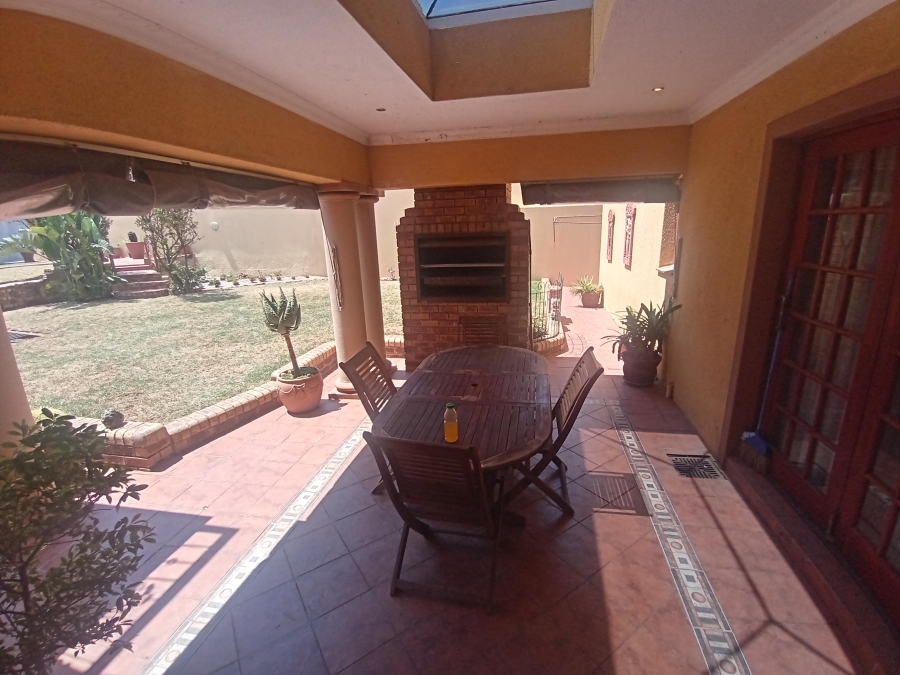 4 Bedroom Property for Sale in Linmeyer Gauteng