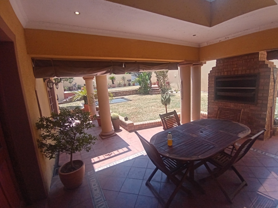 4 Bedroom Property for Sale in Linmeyer Gauteng