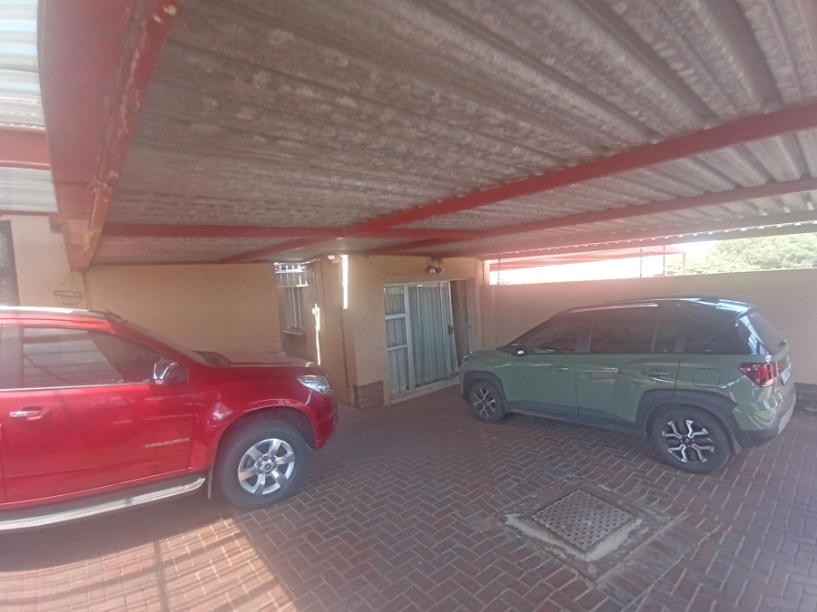 3 Bedroom Property for Sale in Linmeyer Gauteng