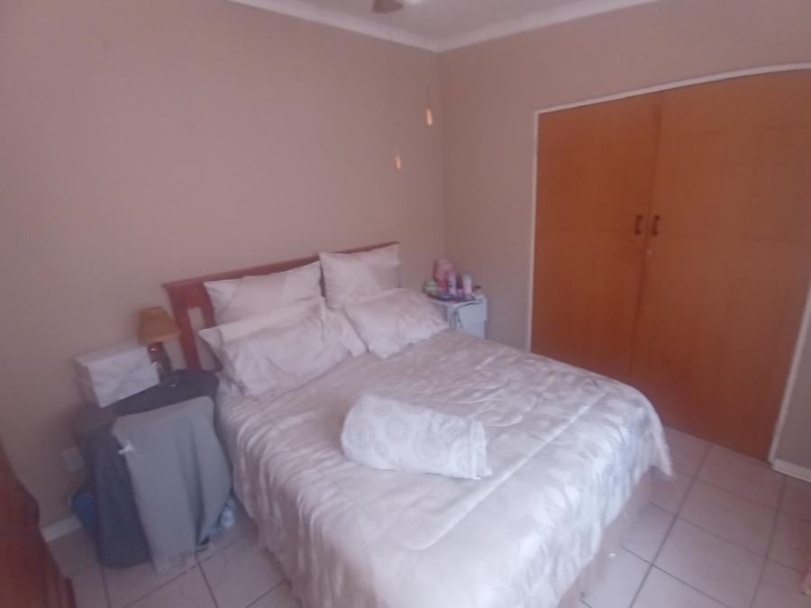 3 Bedroom Property for Sale in Linmeyer Gauteng