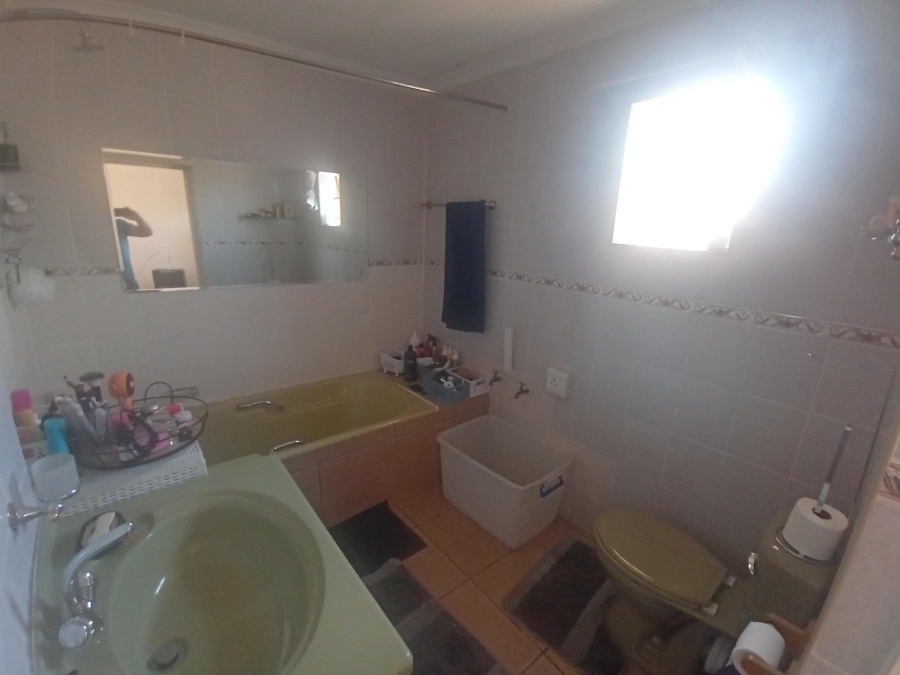 3 Bedroom Property for Sale in Linmeyer Gauteng