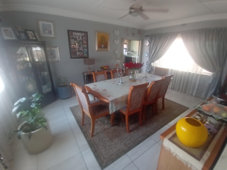 3 Bedroom Property for Sale in Linmeyer Gauteng
