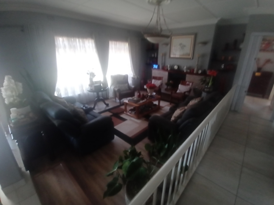3 Bedroom Property for Sale in Linmeyer Gauteng