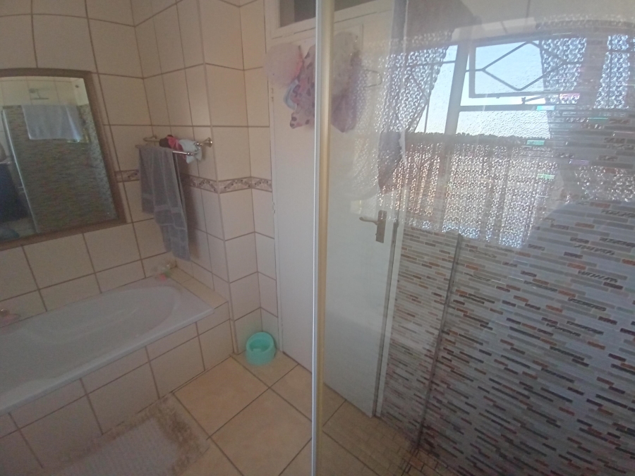 3 Bedroom Property for Sale in Linmeyer Gauteng