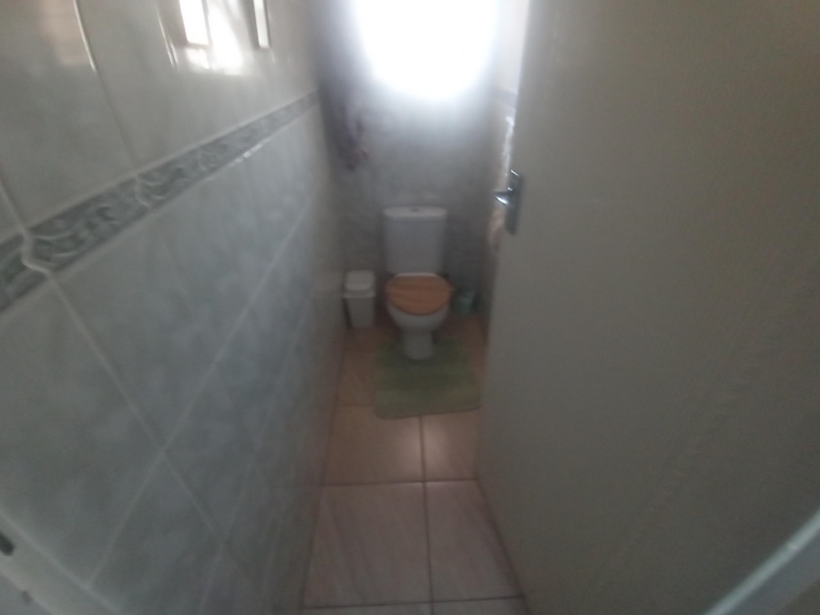 3 Bedroom Property for Sale in Linmeyer Gauteng
