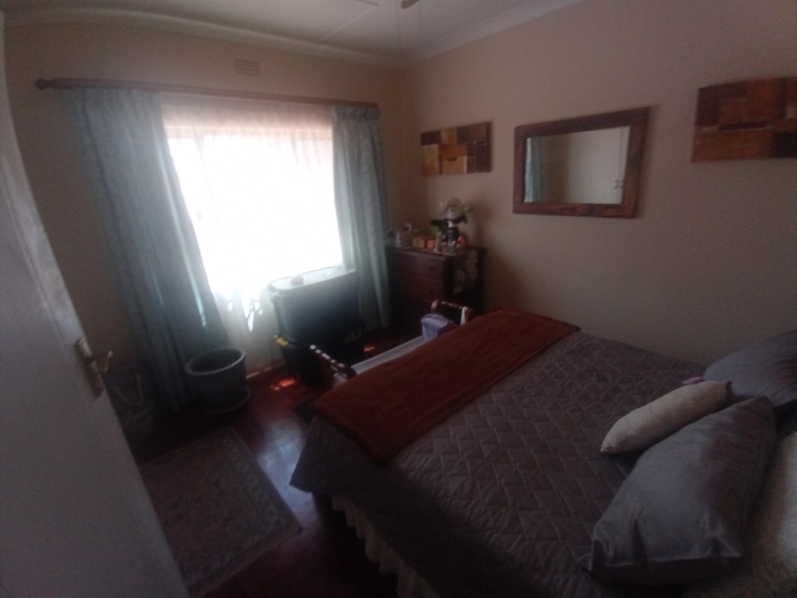 3 Bedroom Property for Sale in Linmeyer Gauteng