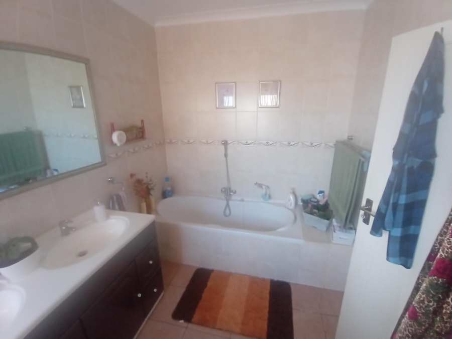 3 Bedroom Property for Sale in Linmeyer Gauteng