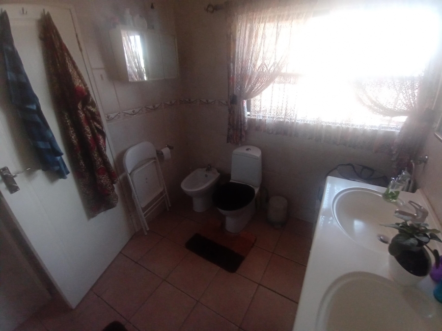 3 Bedroom Property for Sale in Linmeyer Gauteng