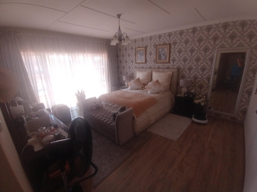 3 Bedroom Property for Sale in Linmeyer Gauteng