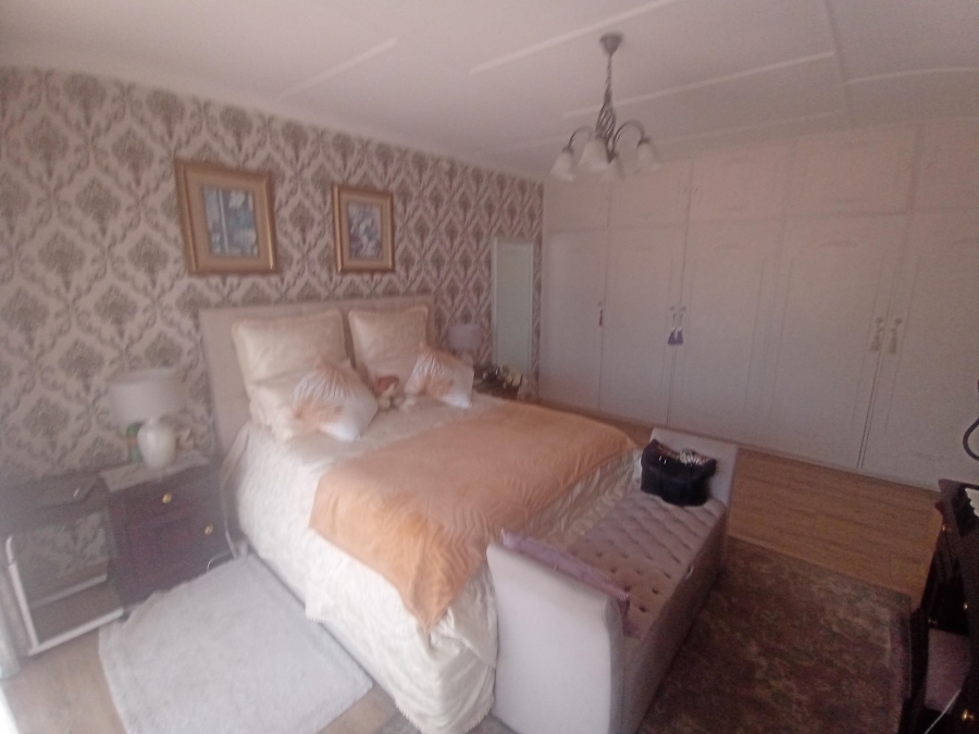 3 Bedroom Property for Sale in Linmeyer Gauteng
