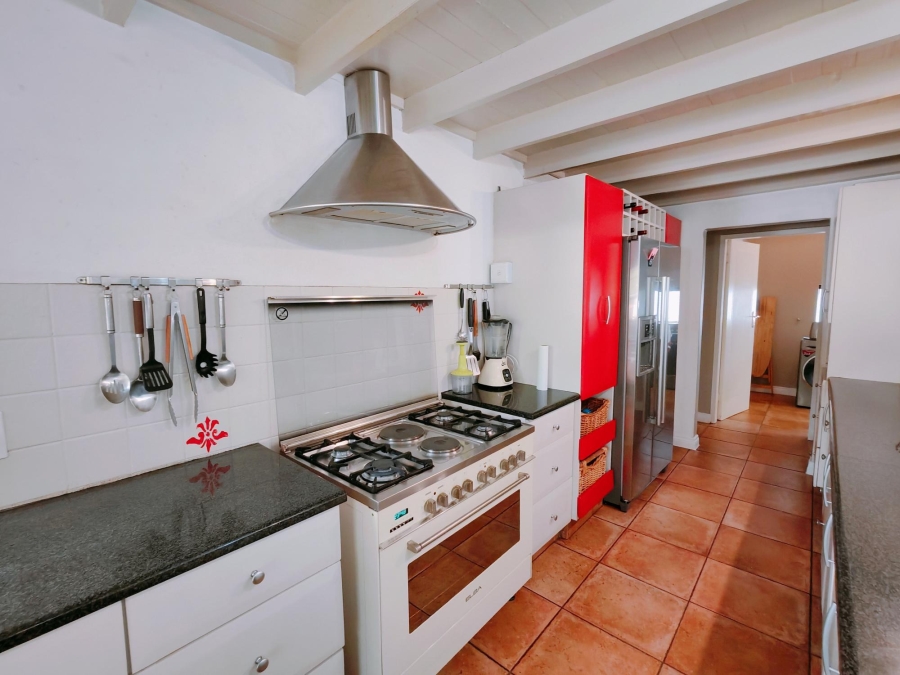 To Let 4 Bedroom Property for Rent in Hurlingham Manor Gauteng
