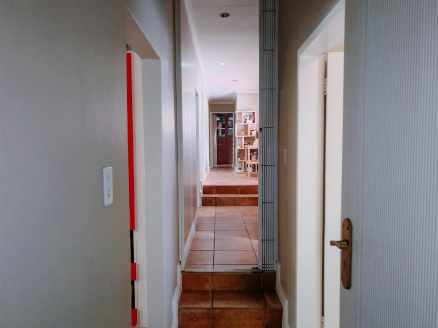 To Let 4 Bedroom Property for Rent in Hurlingham Manor Gauteng