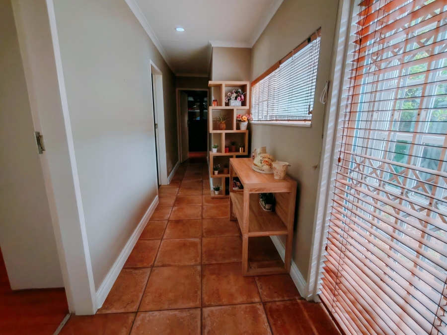 To Let 4 Bedroom Property for Rent in Hurlingham Manor Gauteng