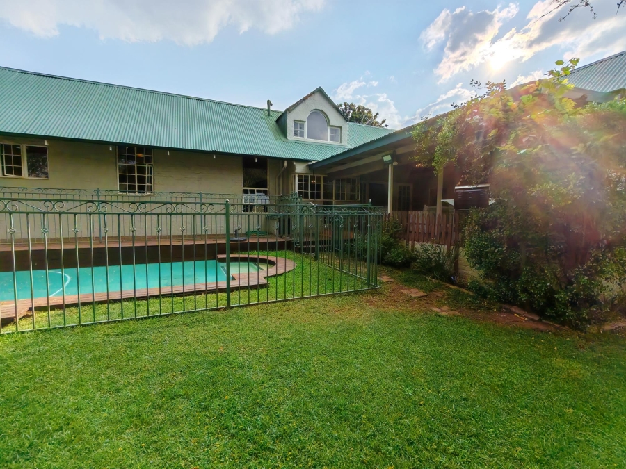 To Let 4 Bedroom Property for Rent in Hurlingham Manor Gauteng
