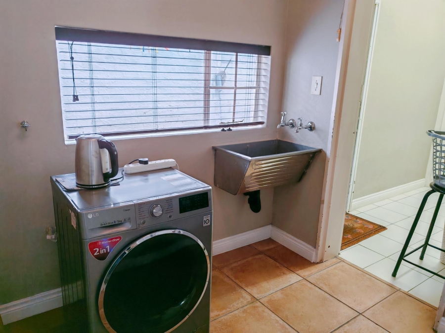 To Let 4 Bedroom Property for Rent in Hurlingham Manor Gauteng