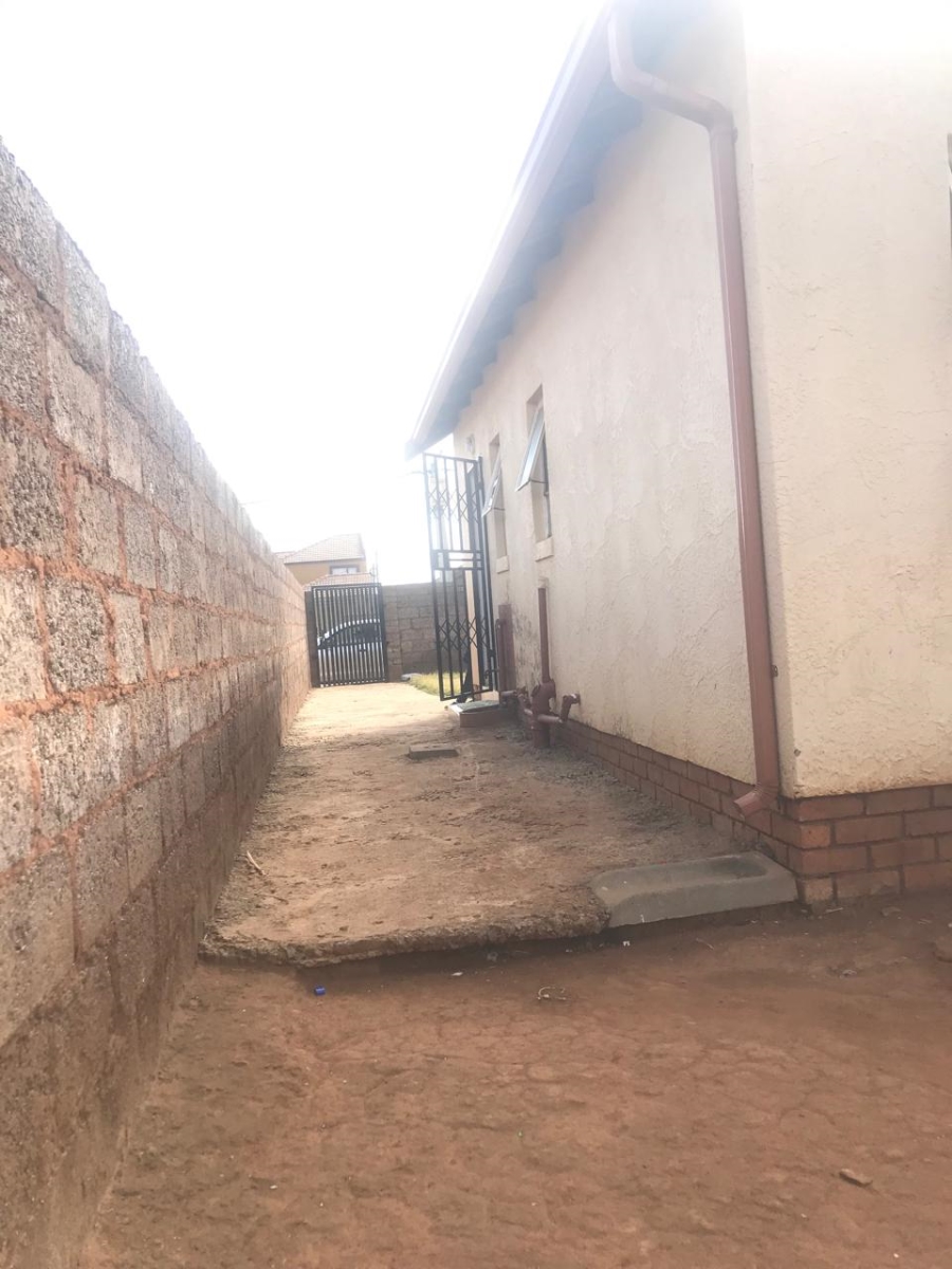 2 Bedroom Property for Sale in Lehae Gauteng