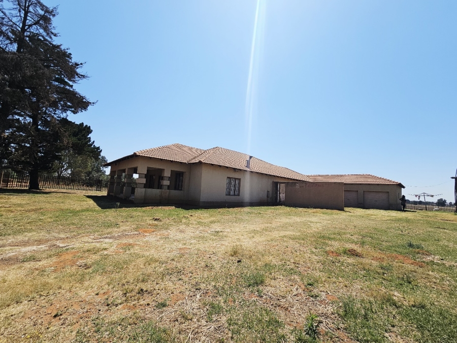 5 Bedroom Property for Sale in Middelvlei A H Gauteng