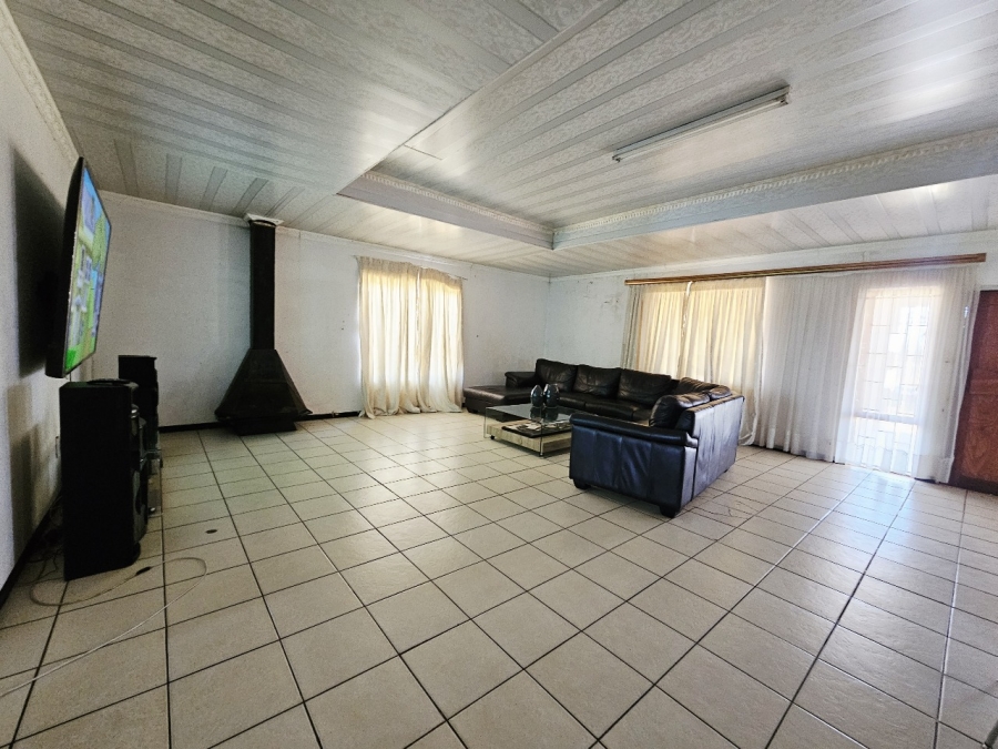 5 Bedroom Property for Sale in Middelvlei A H Gauteng