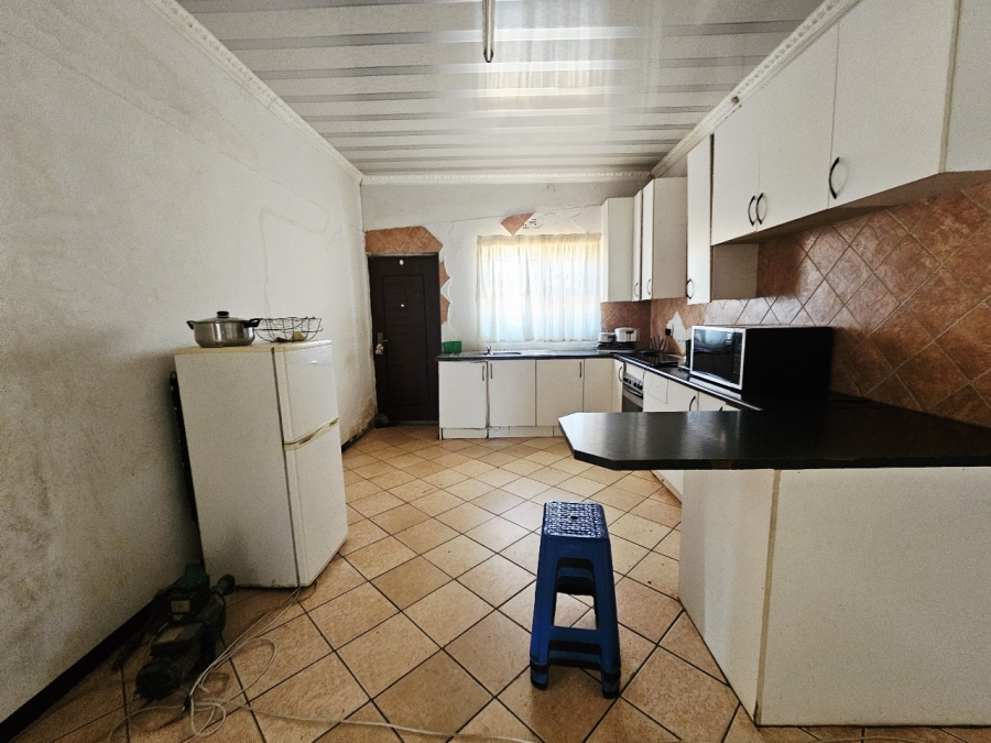 5 Bedroom Property for Sale in Middelvlei A H Gauteng