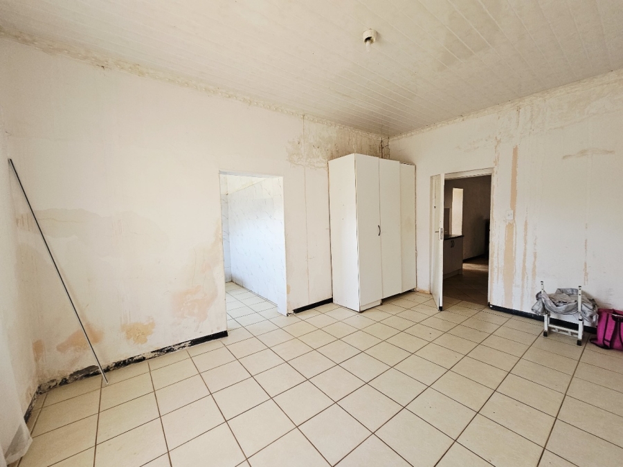 5 Bedroom Property for Sale in Middelvlei A H Gauteng