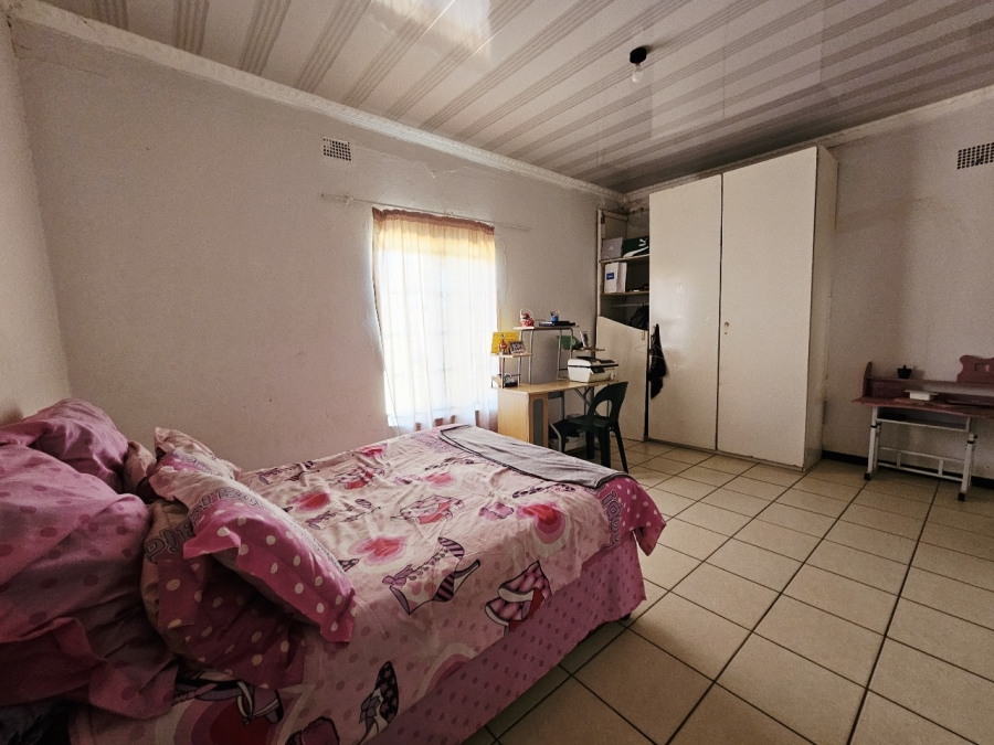 5 Bedroom Property for Sale in Middelvlei A H Gauteng