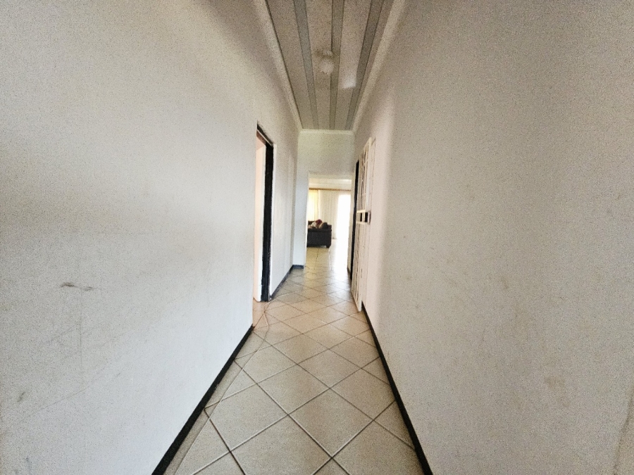 5 Bedroom Property for Sale in Middelvlei A H Gauteng