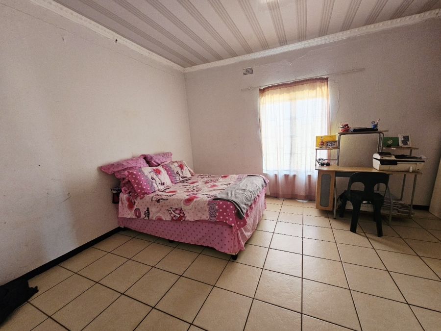 5 Bedroom Property for Sale in Middelvlei A H Gauteng