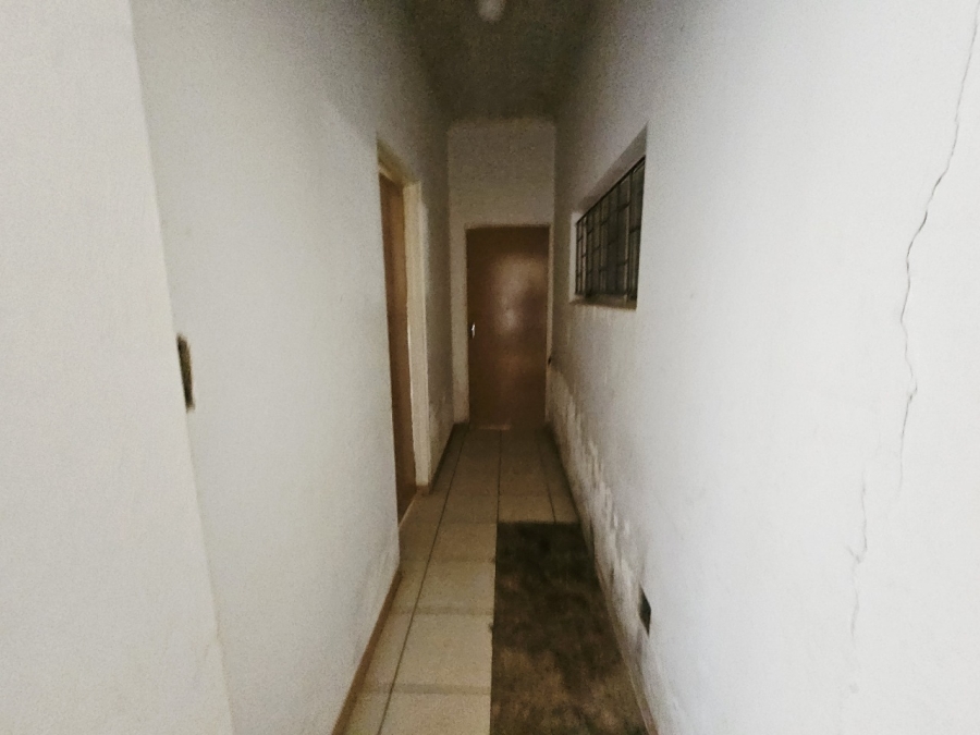 5 Bedroom Property for Sale in Middelvlei A H Gauteng