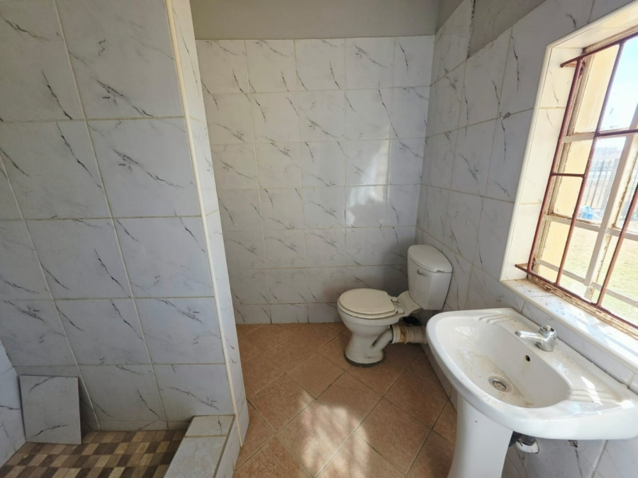 5 Bedroom Property for Sale in Middelvlei A H Gauteng