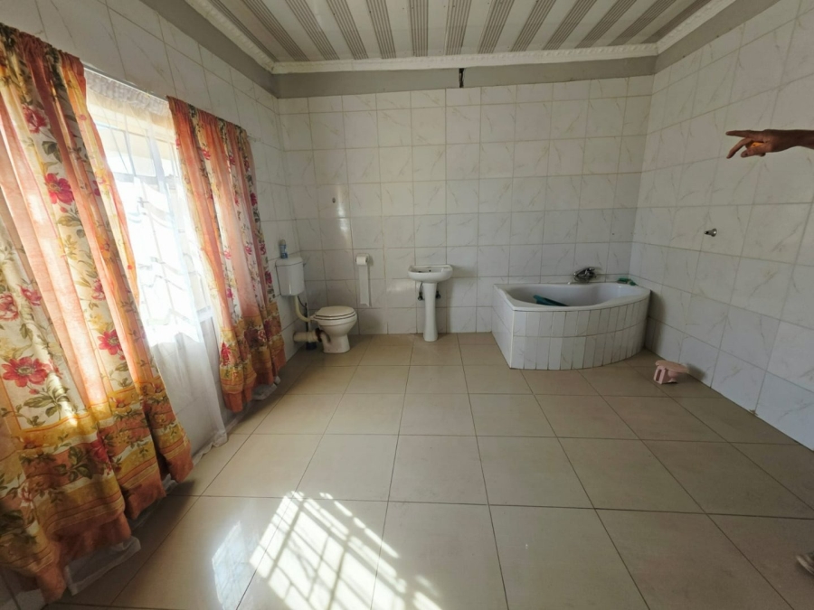 5 Bedroom Property for Sale in Middelvlei A H Gauteng