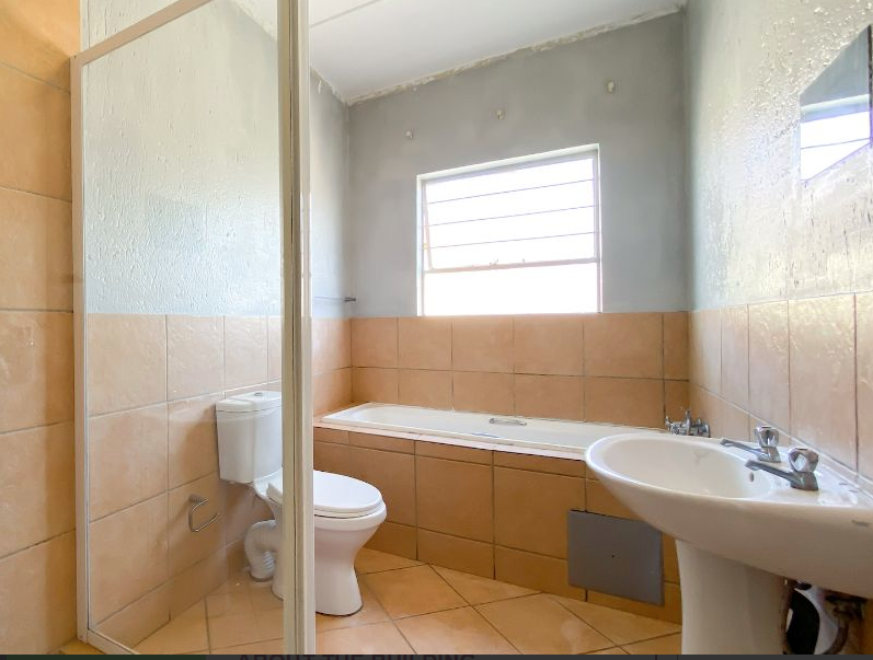 2 Bedroom Property for Sale in Roodepoort Gauteng