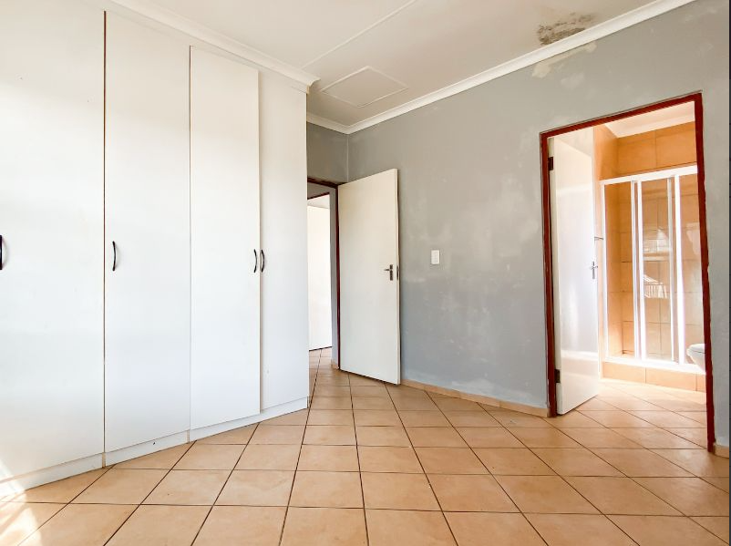 2 Bedroom Property for Sale in Roodepoort Gauteng