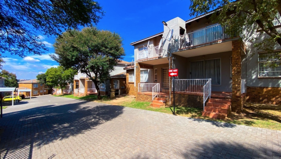 2 Bedroom Property for Sale in Roodepoort Gauteng