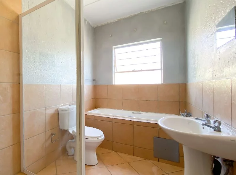 2 Bedroom Property for Sale in Roodepoort Gauteng