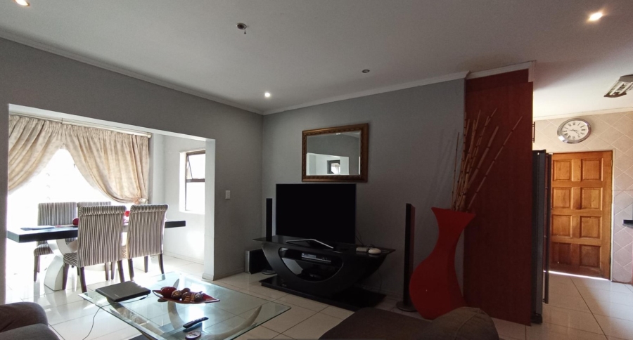 3 Bedroom Property for Sale in Mondeor Gauteng