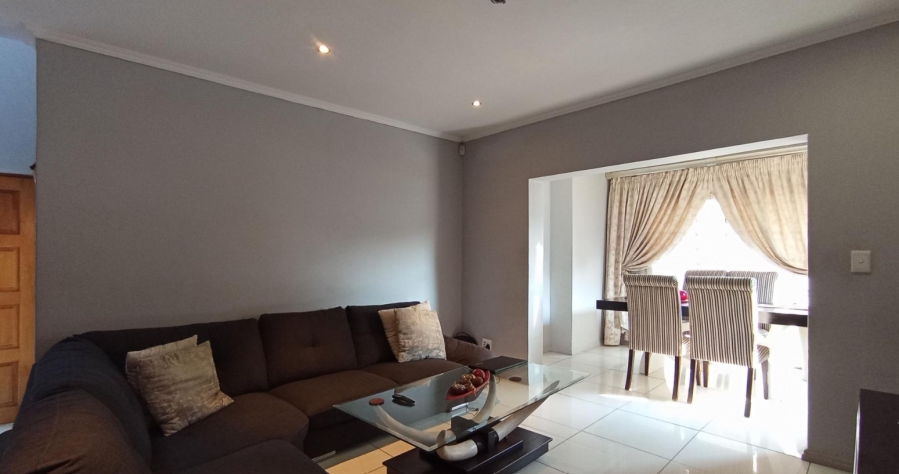 3 Bedroom Property for Sale in Mondeor Gauteng
