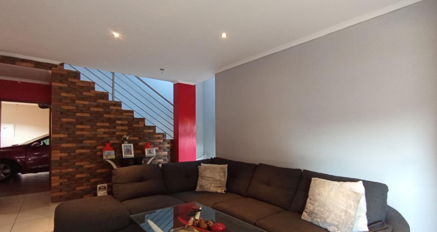 3 Bedroom Property for Sale in Mondeor Gauteng